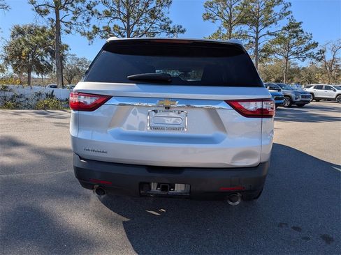 Used 2021 Chevrolet Traverse LS image 4