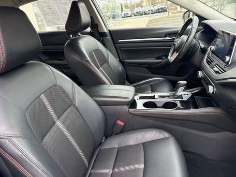 Used 2024 Nissan Altima 2.5 SR FWD image 15