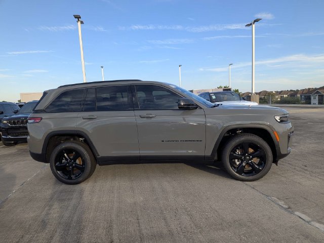 New 2027 Jeep Grand Cherokee Limited w/ Limited Altitude Package AWD/4WD image 3