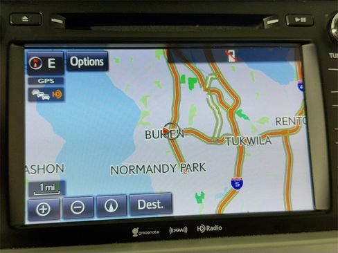 Used 2019 Toyota Highlander SE image 29