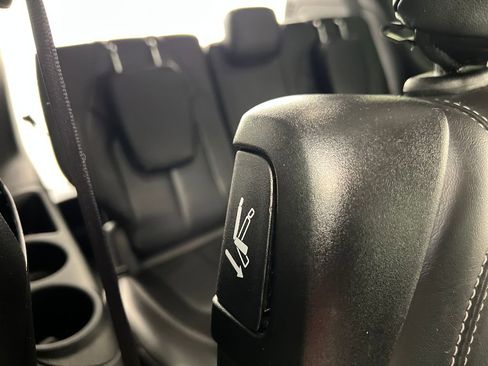 Used 2025 Chrysler Pacifica Select FWD image 23
