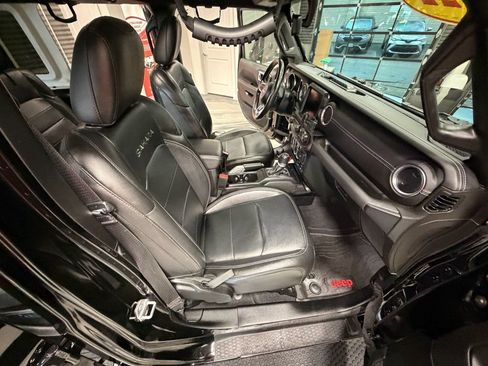 Used 2022 Jeep Wrangler Unlimited Sahara w/ Cold Weather Group AWD/4WD image 45