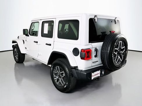 Used 2025 Jeep Wrangler Unlimited Sahara AWD/4WD image 9