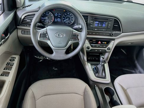 Used 2018 Hyundai Elantra SE w/ Cargo Package FWD image 18