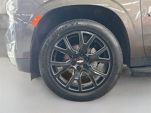 Used 2021 Chevrolet Tahoe Premier w/ Premium Package image 33