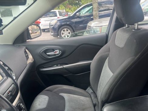 Used 2014 Jeep Cherokee Latitude FWD image 20