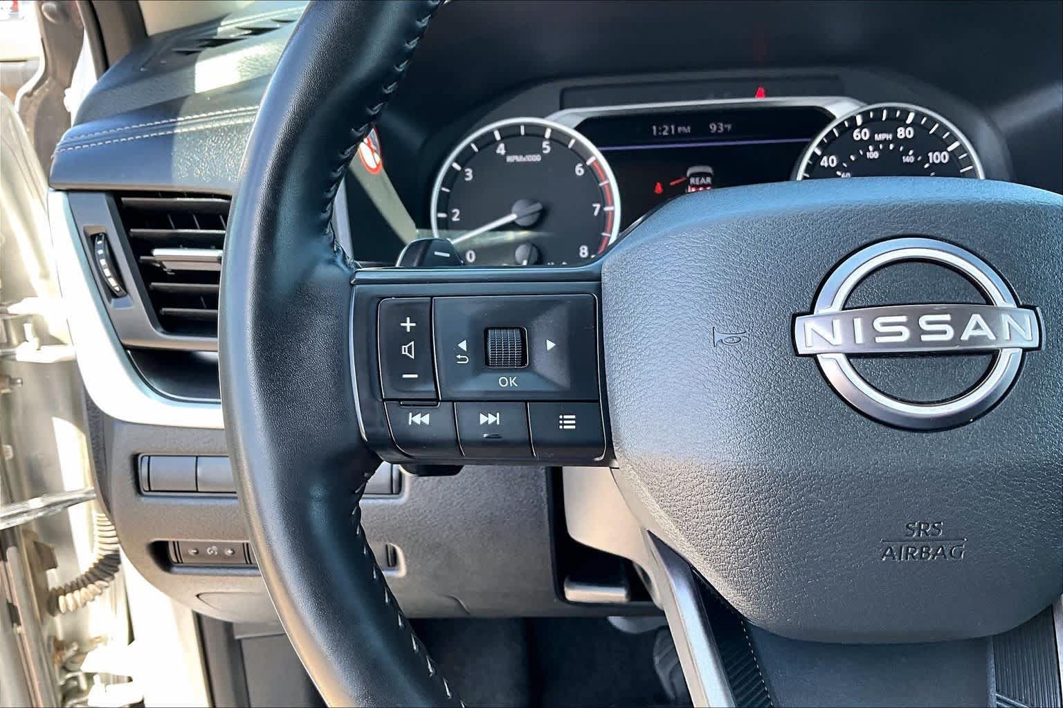 Used 2025 Nissan Rogue SV AWD/4WD image 23