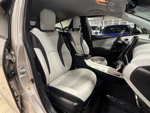 Used 2019 Toyota Prius Prime Premium image 8