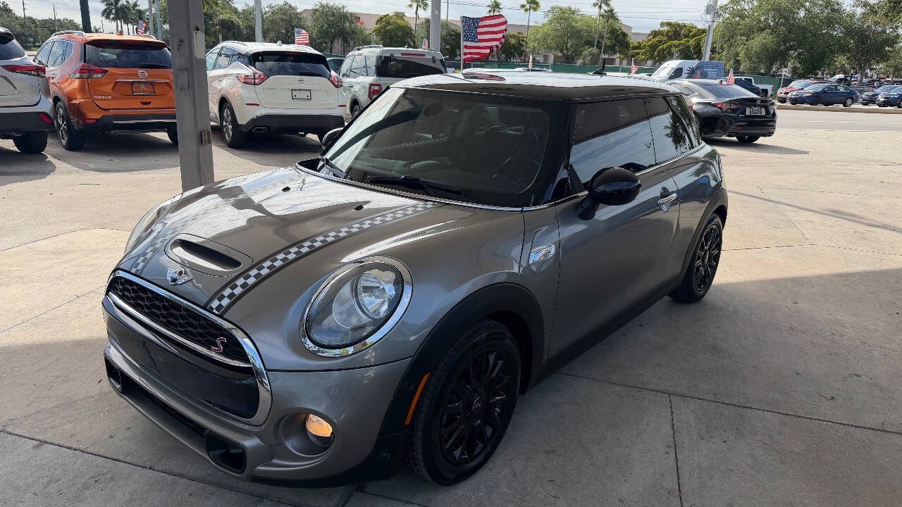 Used 2018 MINI Cooper S FWD image 1