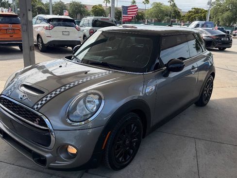 Used 2018 MINI Cooper S FWD image 1