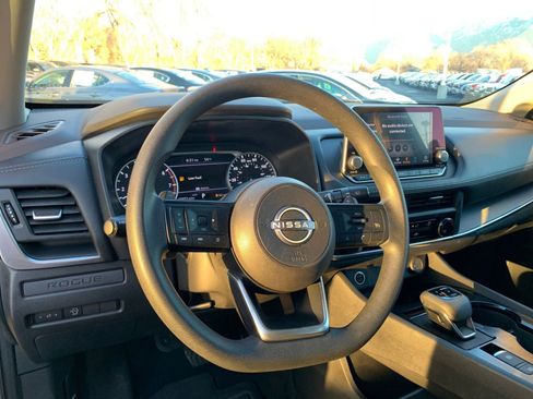 Used 2023 Nissan Rogue S image 33