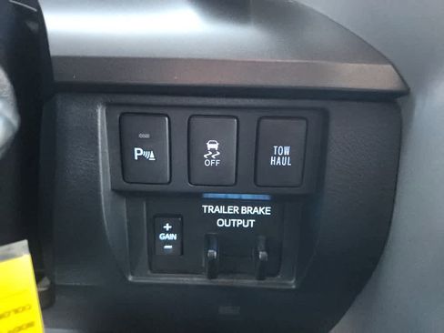 Used 2018 Toyota Tundra SR5 w/ TRD Off Road Package image 27