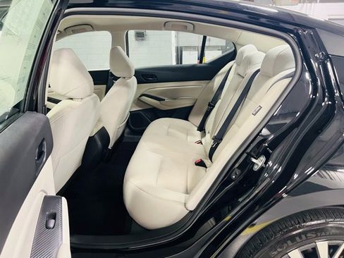 Used 2025 Nissan Altima 2.5 SV image 25