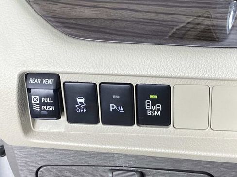 Used 2017 Toyota Sienna XLE w/ XLE Navigation Package AWD/4WD image 20