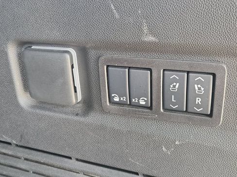 Used 2025 Chevrolet Suburban High Country AWD/4WD image 11