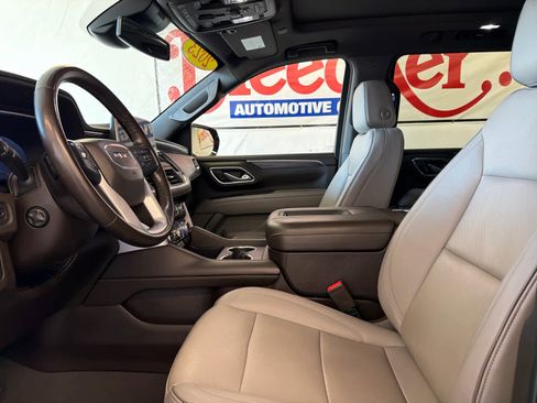 Used 2023 GMC Yukon XL SLT w/ SLT Premium Package image 15