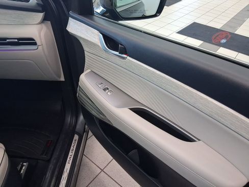 Used 2023 Hyundai Palisade Calligraphy image 24