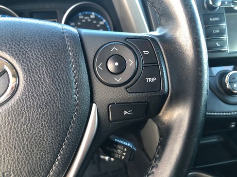 Used 2018 Toyota RAV4 XLE AWD/4WD image 11