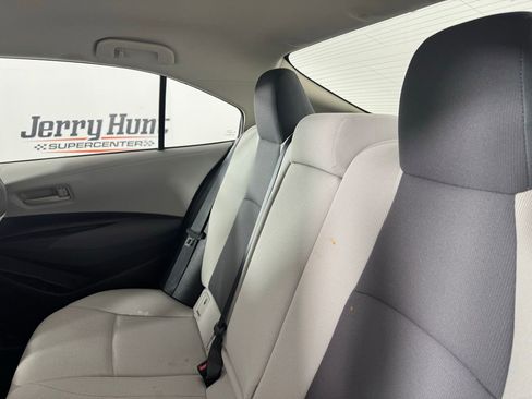 Used 2022 Toyota Corolla LE image 4