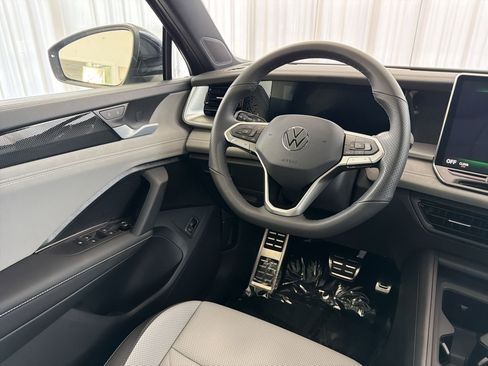 New 2026 Volkswagen Tiguan SE R-Line FWD image 27