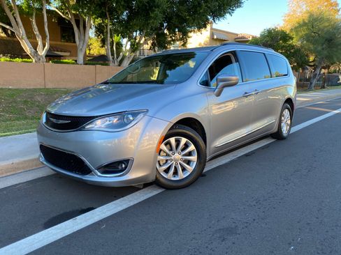 Used 2017 Chrysler Pacifica Touring-L image 63