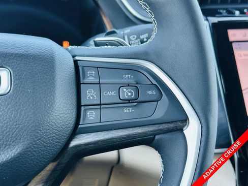 Used 2023 Jeep Grand Cherokee Limited AWD/4WD image 9