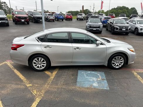 Used 2017 Nissan Altima 2.5 S w/ Power Driver Seat Package FWD image 3