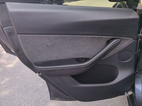 Used 2020 Tesla Model Y Long Range AWD/4WD image 27