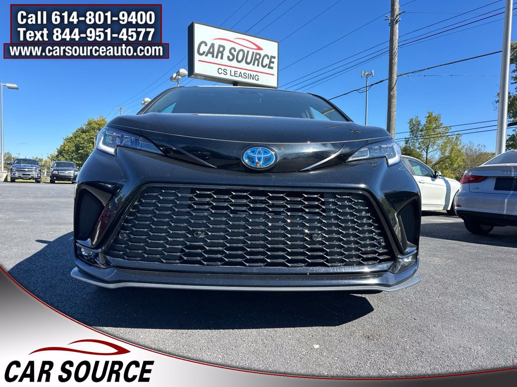 Used 2025 Toyota Sienna XSE w/ XSE Premium Package FWD image 8