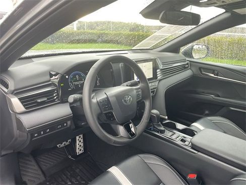 Used 2025 Toyota Camry SE image 10