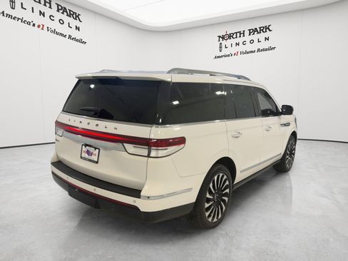 Used 2023 Lincoln Navigator Black Label AWD/4WD image 9