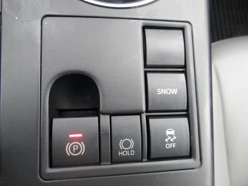 Used 2023 Toyota Highlander XLE image 36