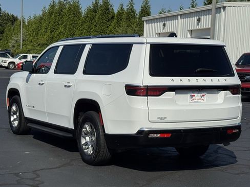Used 2024 Jeep Wagoneer L Base image 16