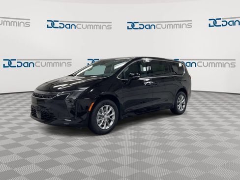 New 2027 Chrysler Pacifica Select AWD/4WD image 4