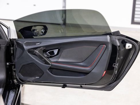 Used 2020 Lamborghini Huracan EVO image 27