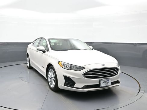 Used 2019 Ford Fusion SE FWD image 3