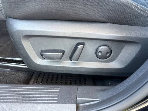 Used 2023 Nissan Rogue SV AWD/4WD image 19