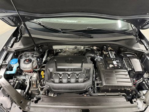 Used 2022 Volkswagen Tiguan SE R-Line image 19