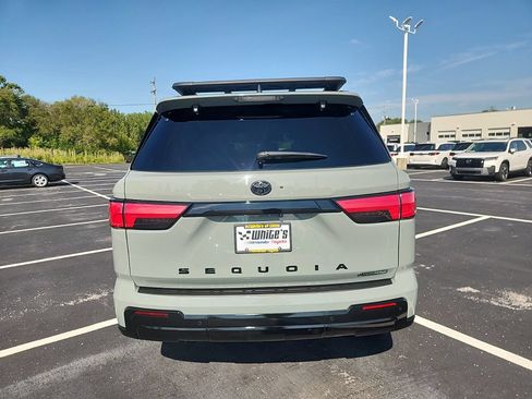 Used 2025 Toyota Sequoia Platinum AWD/4WD image 5