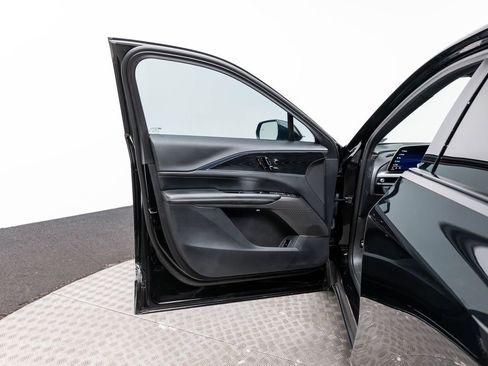 Used 2024 Cadillac Lyriq Luxury image 10