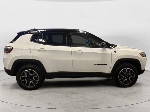 Used 2025 Jeep Compass Trailhawk AWD/4WD image 6