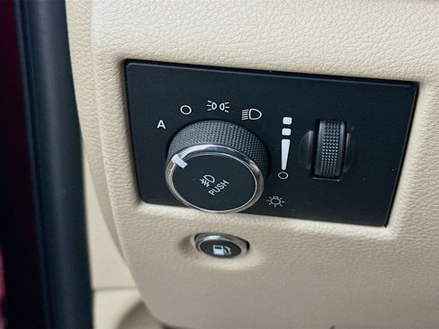 Used 2020 Jeep Grand Cherokee Overland image 17