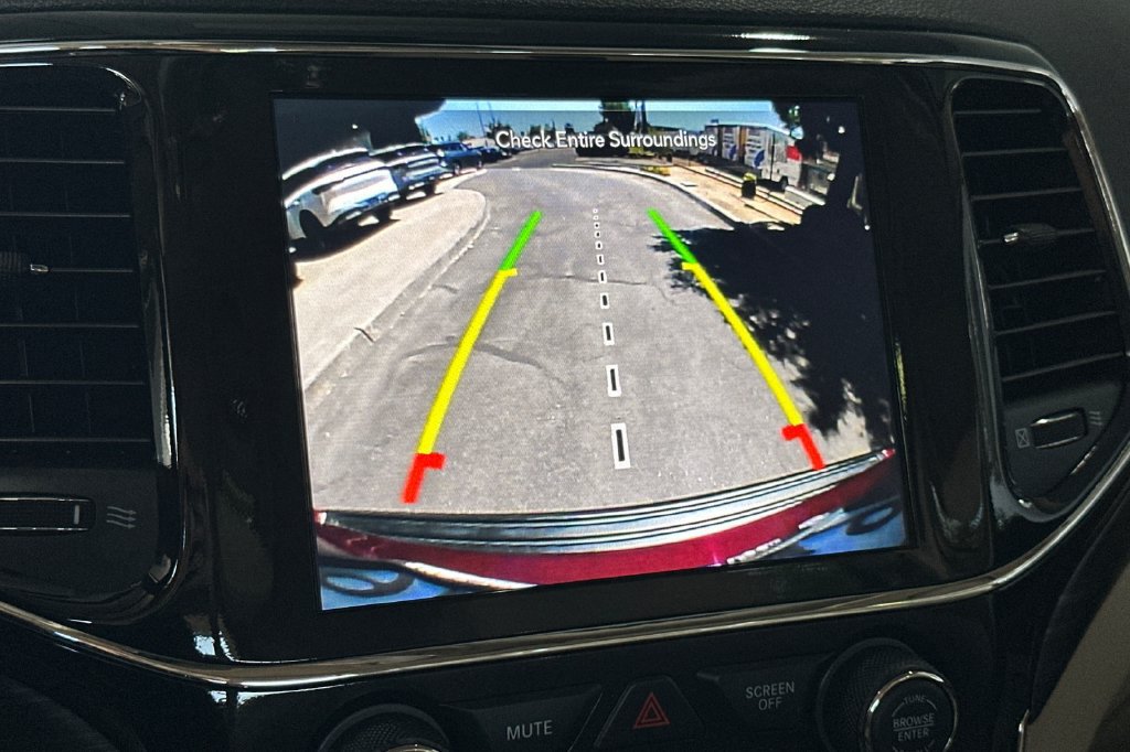 Used 2022 Jeep Grand Cherokee Laredo E RWD image 20