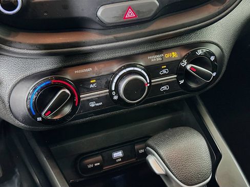 Used 2025 Kia Soul LX FWD image 20