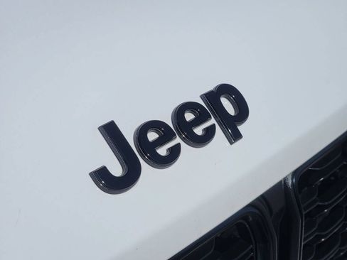 Used 2023 Jeep Grand Cherokee L Laredo AWD/4WD image 13
