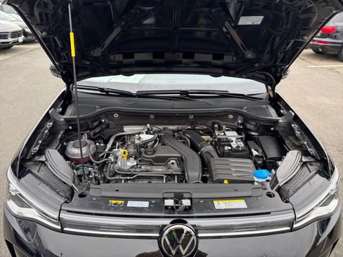 Used 2026 Volkswagen Taos SE image 16