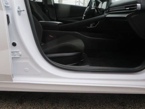 Used 2025 Hyundai Elantra SEL FWD image 28