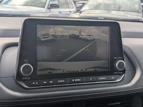 Used 2024 Nissan Rogue S AWD/4WD image 19