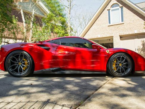 Used 2017 Ferrari 488 GTB image 9