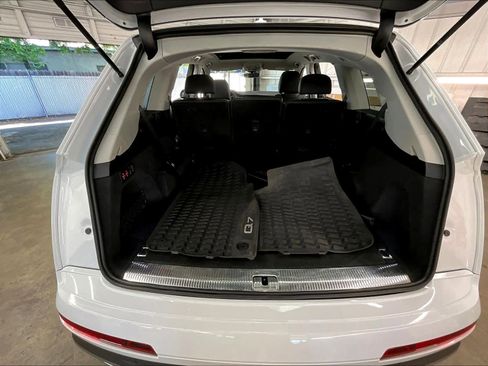 Used 2022 Audi Q7 3.0T Premium w/ Convenience Package AWD/4WD image 25